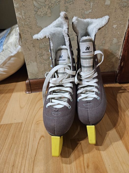 Коньки женские 39 размер