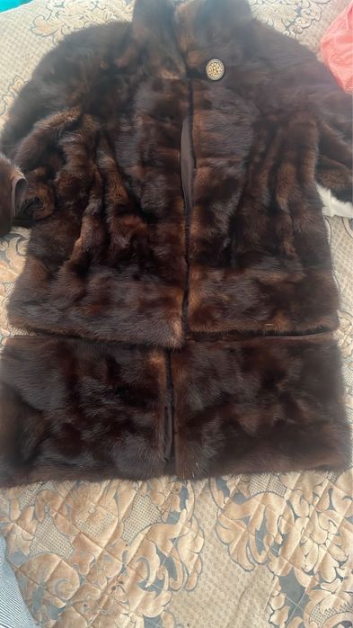 Норковая шуба продается