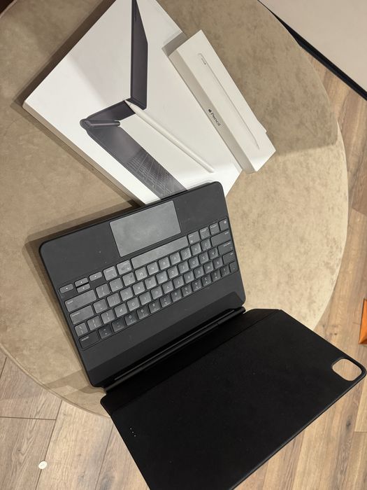 iPad Pro 12.9” M2 256 GB + Magic Keyboard + Apple Pencil 2