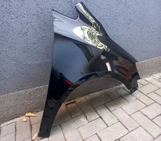 Aripa Fata Dreapta VW Golf 5/V Plus An 2005-2009 Vopsita Negru