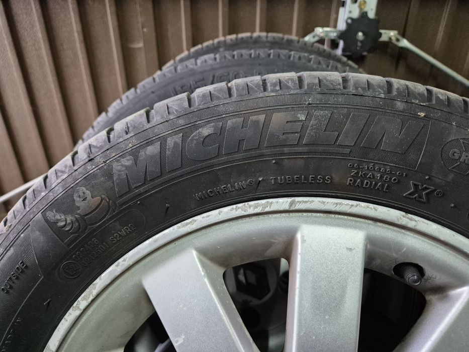 Vand jante aliaj de 15 Renault Megane cu anvelope de vara,