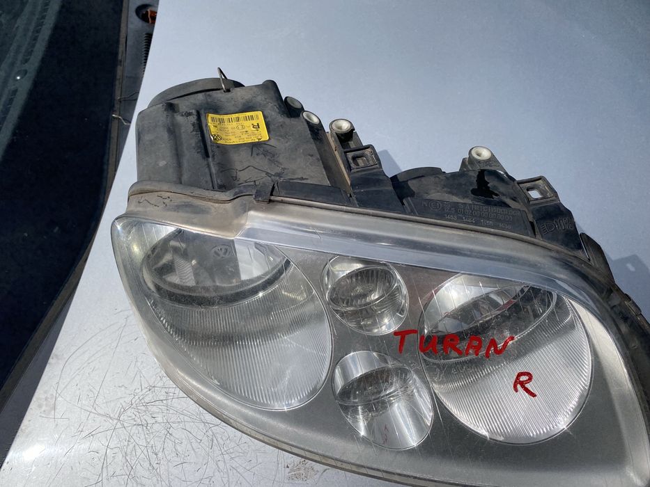 Десен фар за VW Touran 2003-2006г