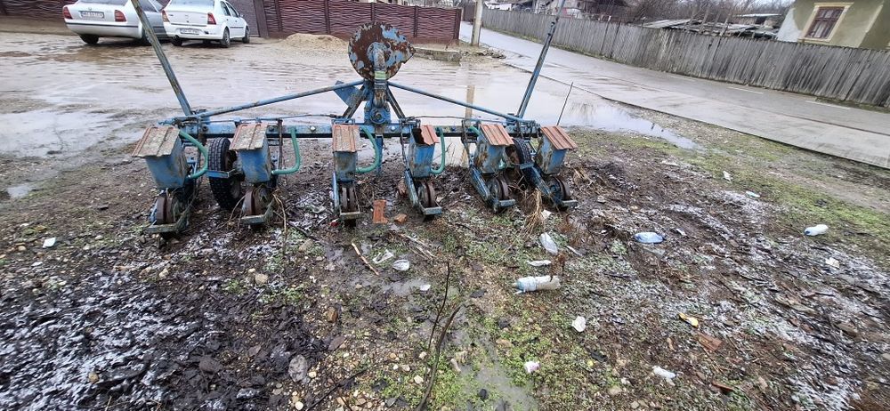 De vânzare semănătoare de porumb
