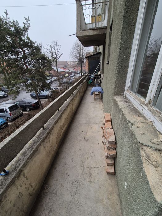 Vand apartament 2 camere - neamenajat