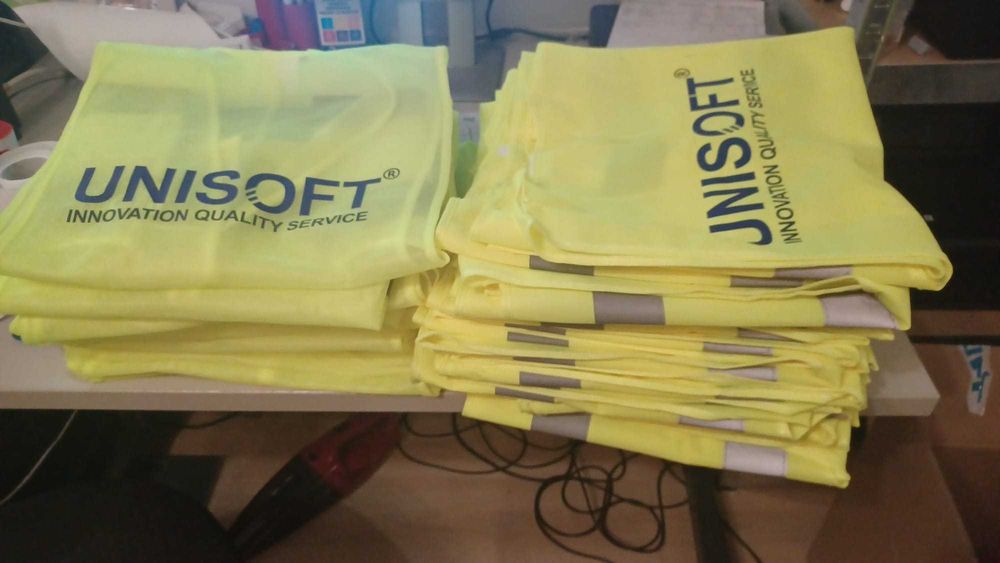 Tricou,hanorac, vesta reflectorizanta etc ...personalizate