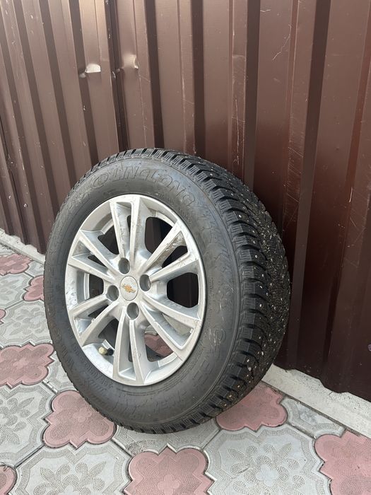 Продам резину зимняю на дисках