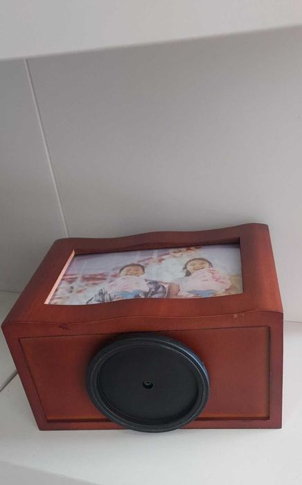 Дървен Албум за Снимки с въртяща Стойка