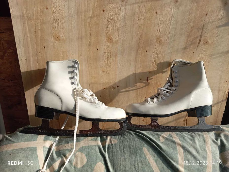 Patine noi albe marca ARCO Professional