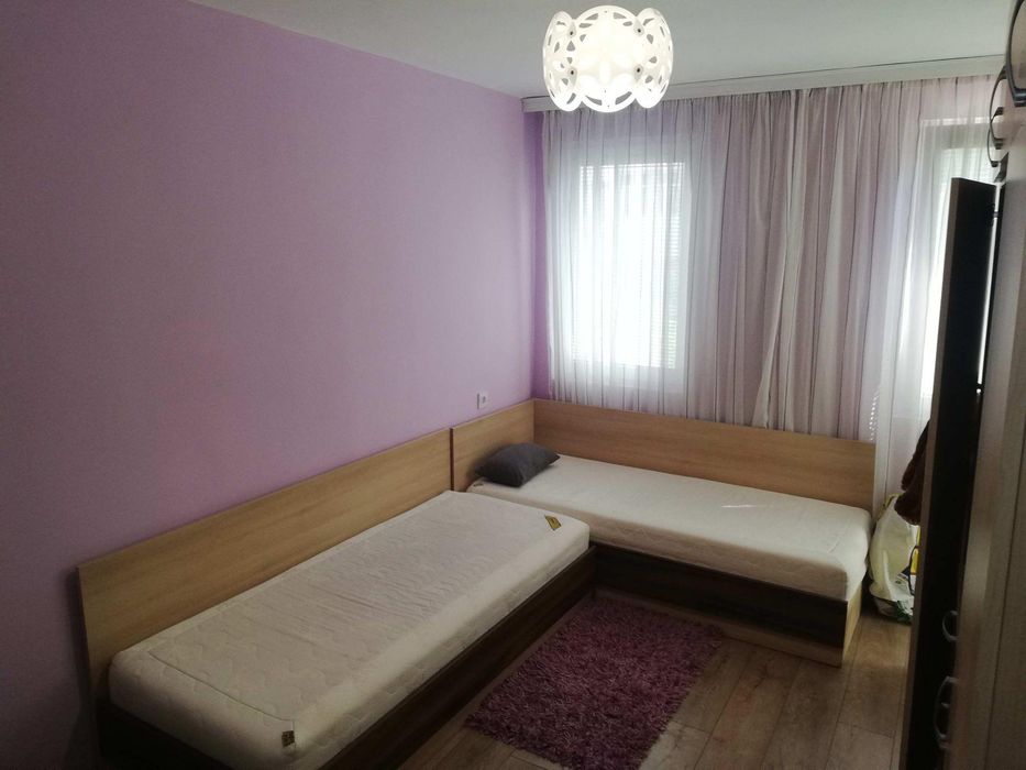Дава се под наем Тристаен апартамент в Бургас, Център - 110 кв.м за 648.21 € - Снимка #2