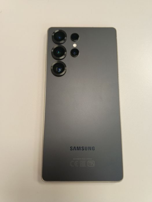 Samsung S25 ultra.