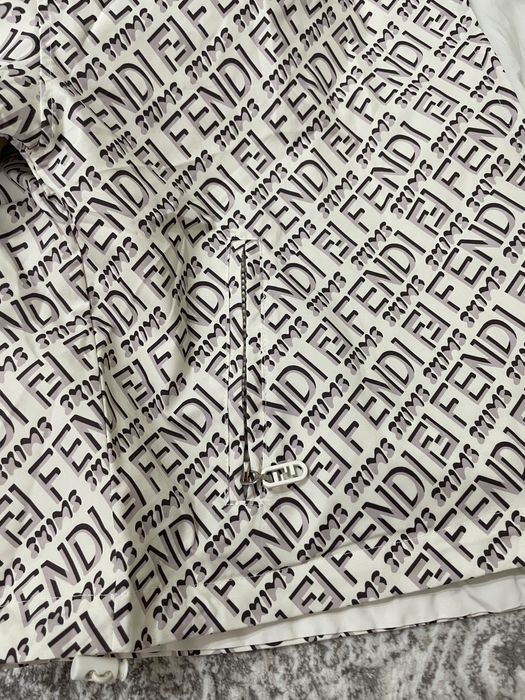 Продам костюм, ветровку