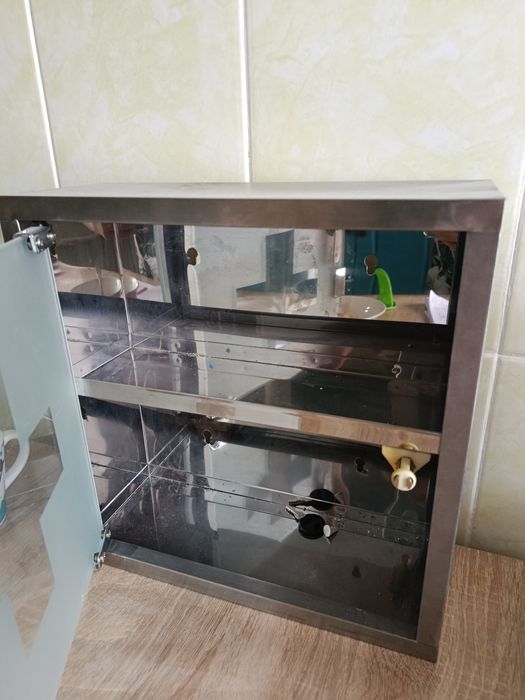 Продам аптечку медицинский шкафчик металлический