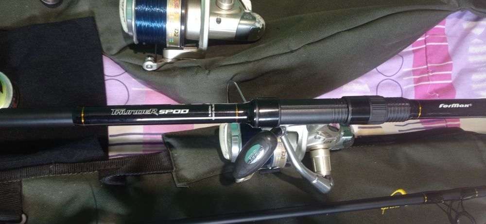 Риболовен комплект от 4 въдици с макари