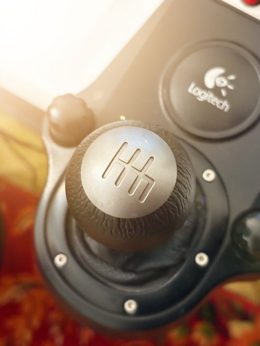 Игровой руль Logitech G27