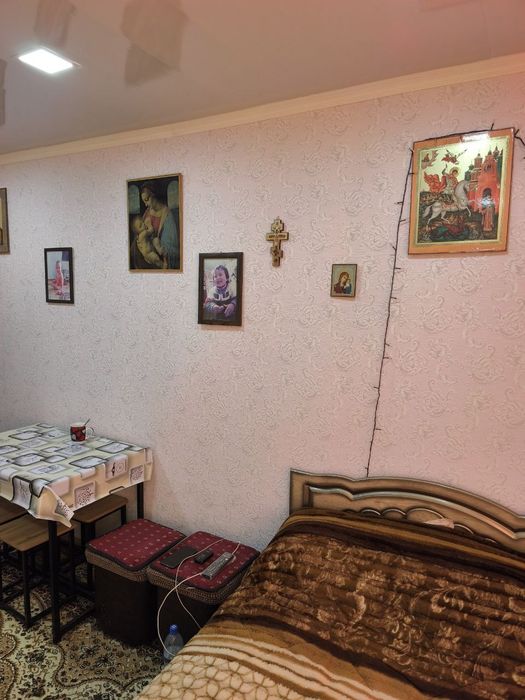 Недорого.Продам 2/2/2 Спутник -1.. среднее состояние.