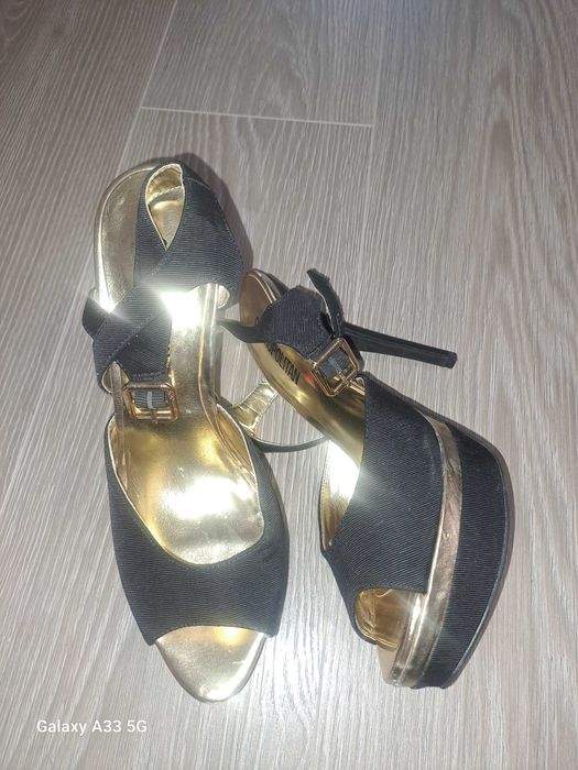 Sandale cu platforma