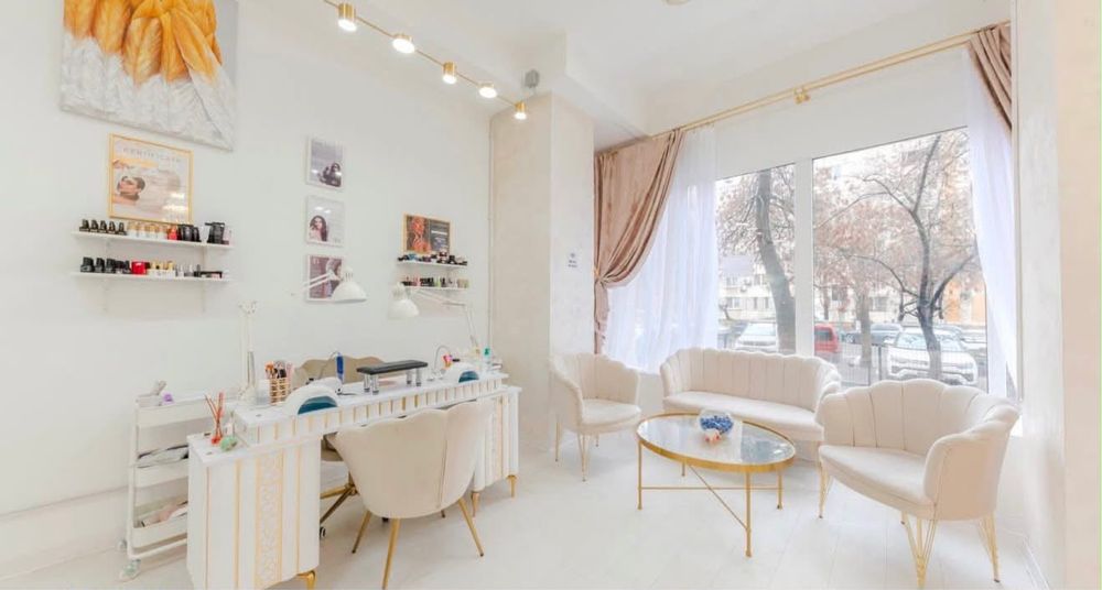 PREDARE AFACERE LA CHEIE - salon infrumusetare complet echipat