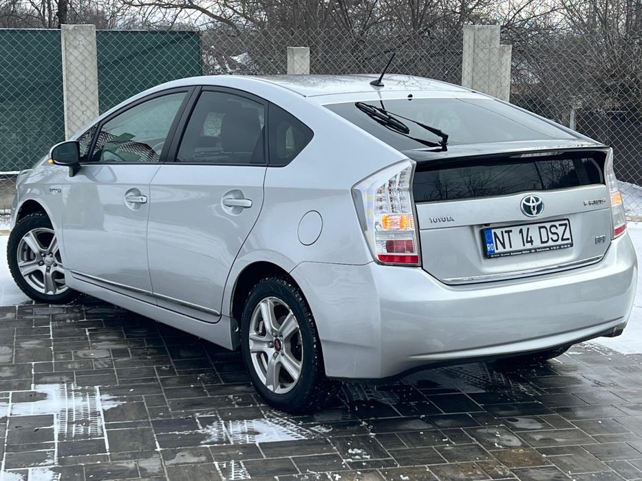 Toyota Prius 3 - Executive - Hybrid - Faruri LED - Camera-HUD-Keyless
