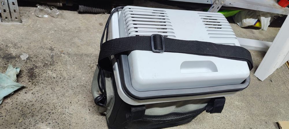 Ladă frigorifică termoelectrica 12V/220V ,ca nouă