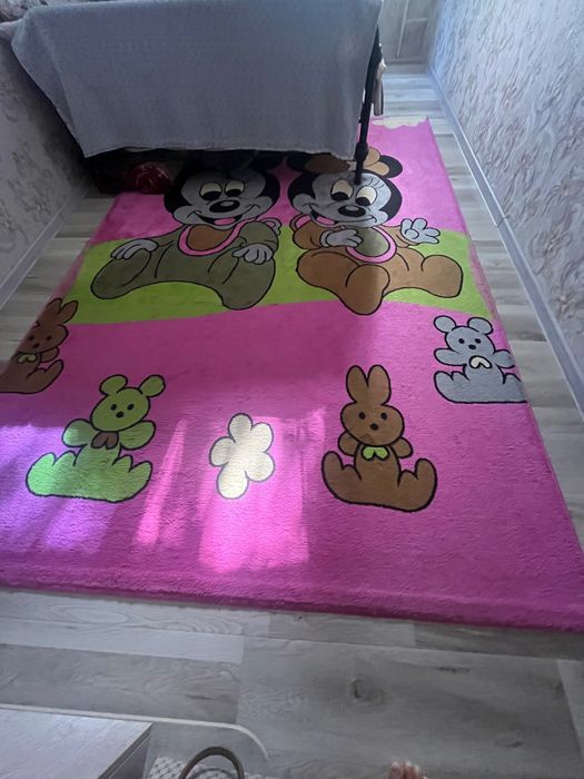 Ковер красивый и яркий размер 2/3