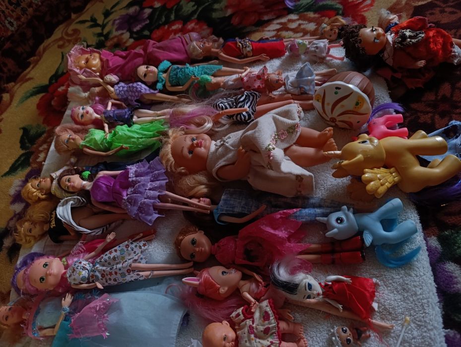 Отдам старые куклы (все)