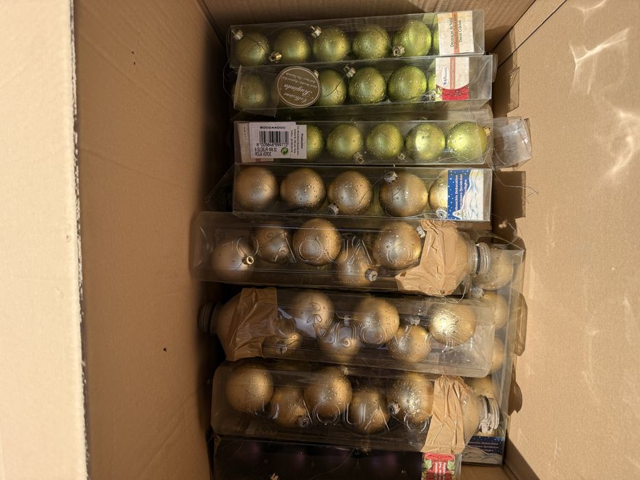 Vand. globuri diverse superbe pentru pomul de iarna