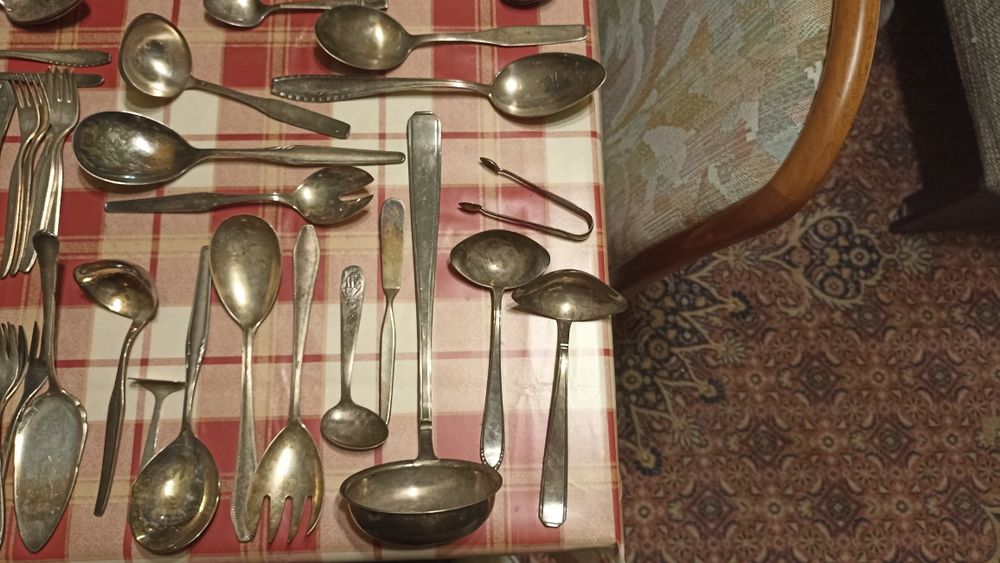 Vând 12,05 kg de argint  90 ,   100