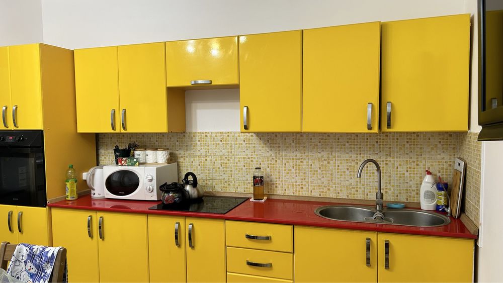 Спальная и кухонный гарнитур