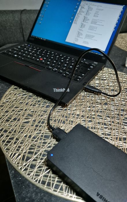 vand hard  extern 2.5 de 1-2 TB si de 500 Gb.