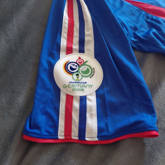 ADIDAS ретро тениска на France НОВА