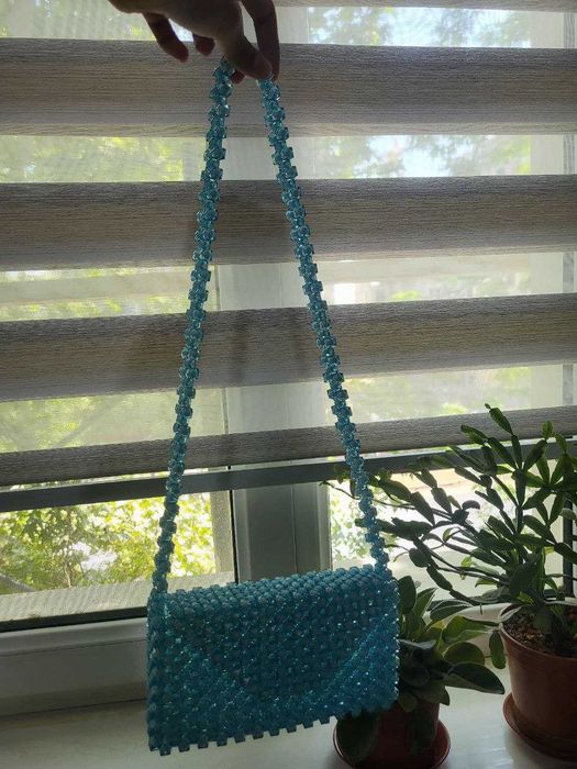 голубая сумочка из бисера