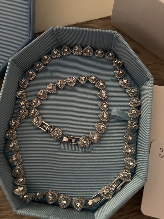 Четири сета на Swarovski