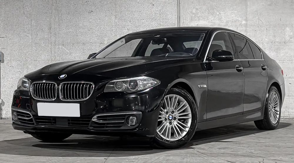 BMW Seria 5 Night Vision,Ceas digital,HUD,Scaune confort,5 butoane,Distributie nou
