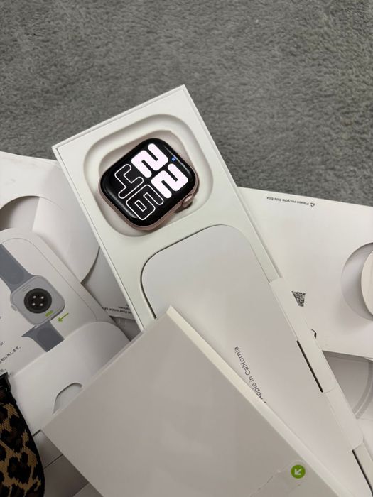 Продаю aplle watch 10 серии с ремешками