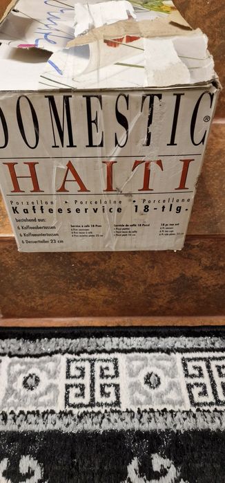 Set serviciu de masa din portela 18 piese nou