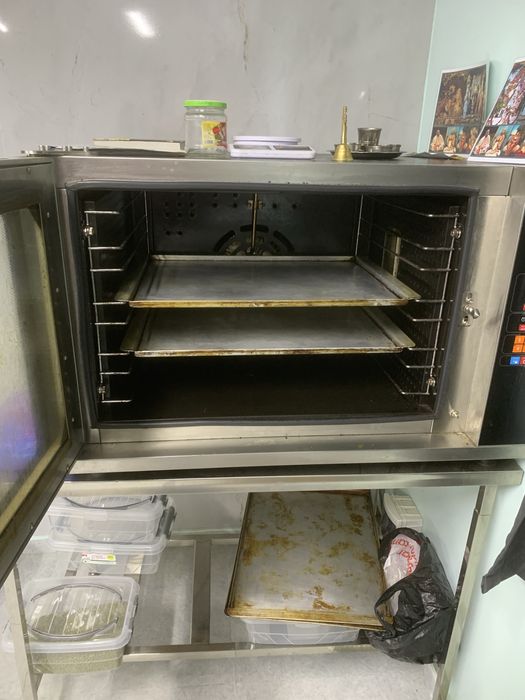 Конвекционная печь с паром