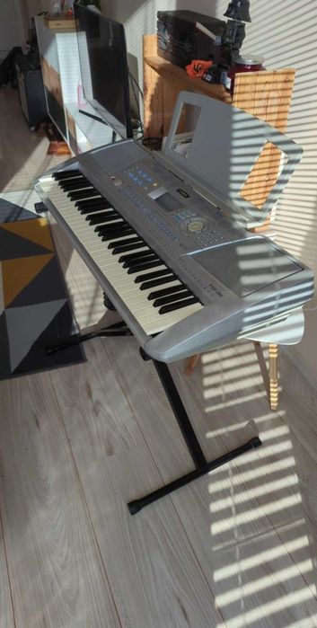 Синтезатор Yamaha PSR 290 с ДЕФЕКТ (с включена стойка)