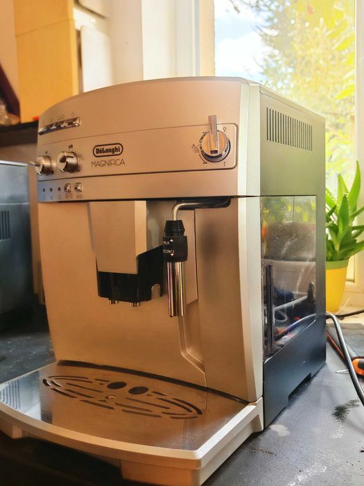 Aparat de cafea automat De’Longhi Magnifica