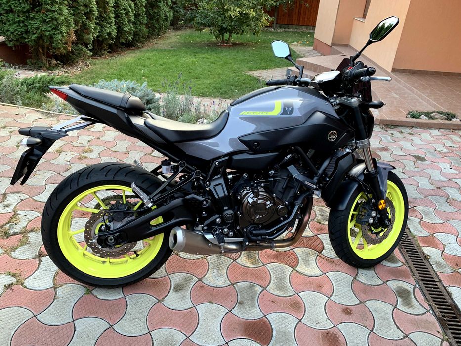 YAMAHA MT-07 2017 practic nou, dar la un preț corect.