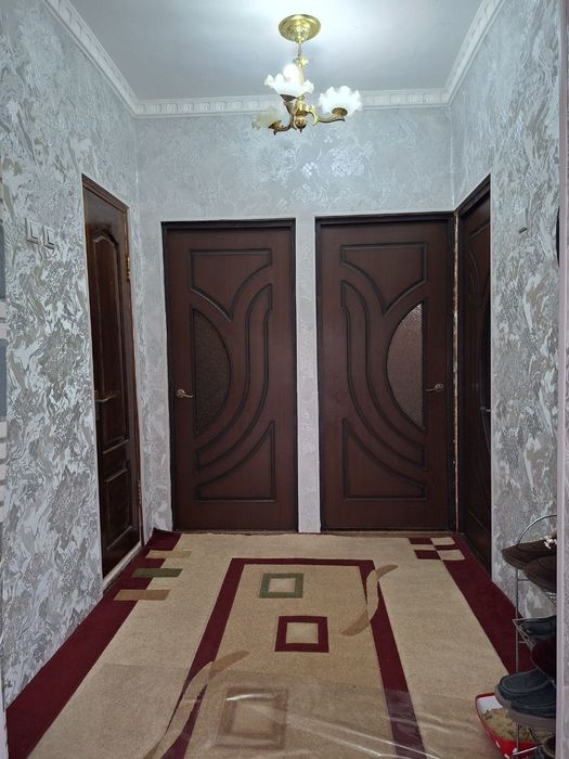 3 хона кв.2этаж 1мкр сроочно.