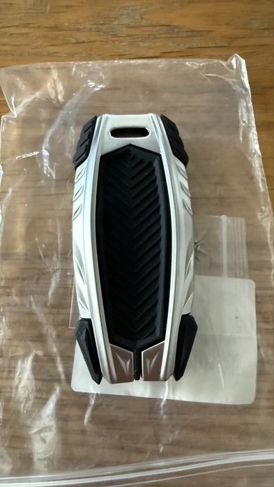 Huse cheie Audi cromate sau piele