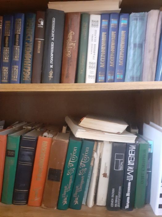 Продам книги самые разные