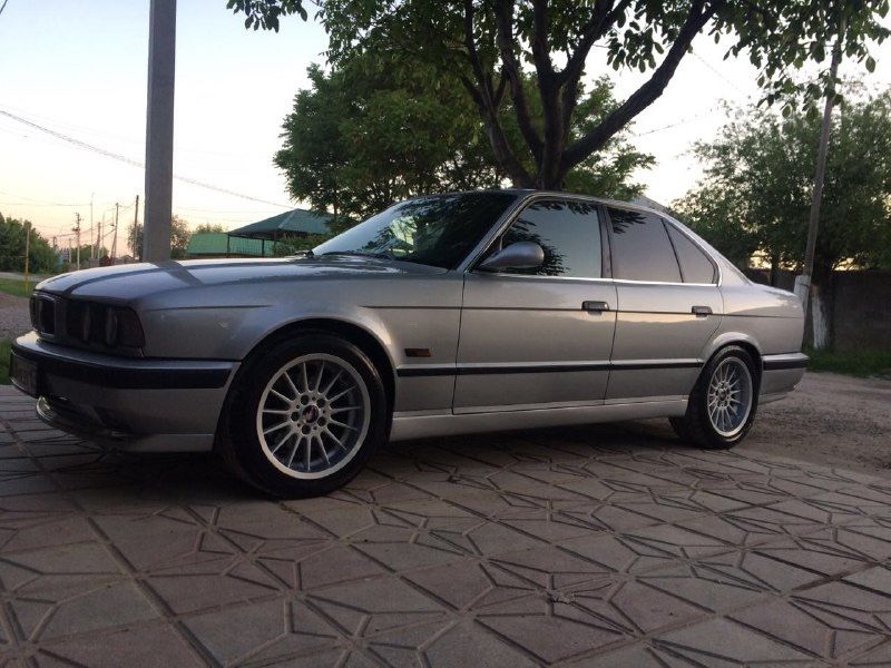 Передний бампер пороги тюнинг BMW E34 M technic