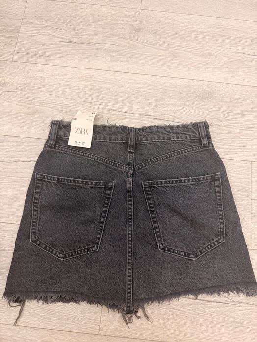 Нова пола от  ZARA  отговаря на S