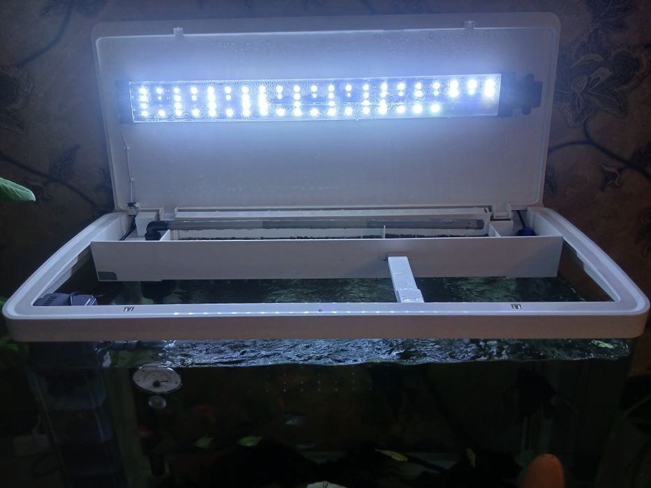 Продам аквариум фирмы Атман! Только без рыб как брал по заводу