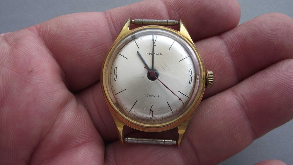 ЧАСОВНИК - "ВОЛНА" / 22камъка позлата - рядко срещан.