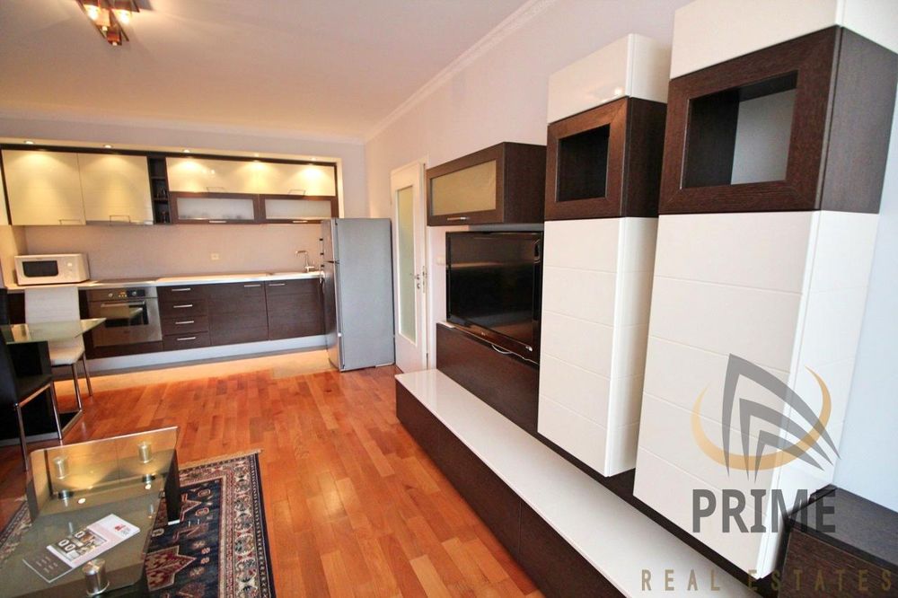 Дава се под наем Двустаен апартамент в Бургас, Център - 69 кв.м за 510 € - Снимка #1