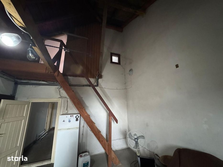 Inchiriere apartament mansarda 5 camere vila curte Cotroceni metrou