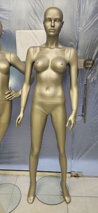 Дамски манекени – златист цвят