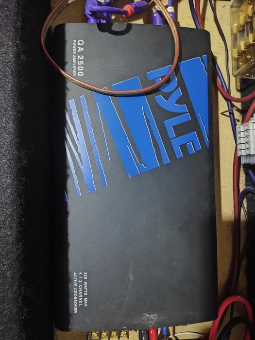 Автомобилна музика комплект усилватели / бушони / филтри / кабели